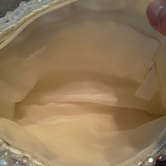 Beaded hand bag. Look old but not sure. Off white - Picture 5 of 7